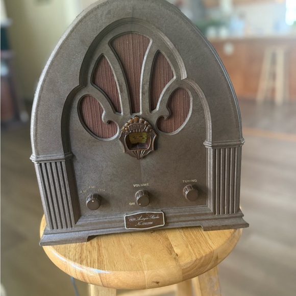 Windsor Vintage Style original Radio - Brown and Gold - Picture 1 of 8
